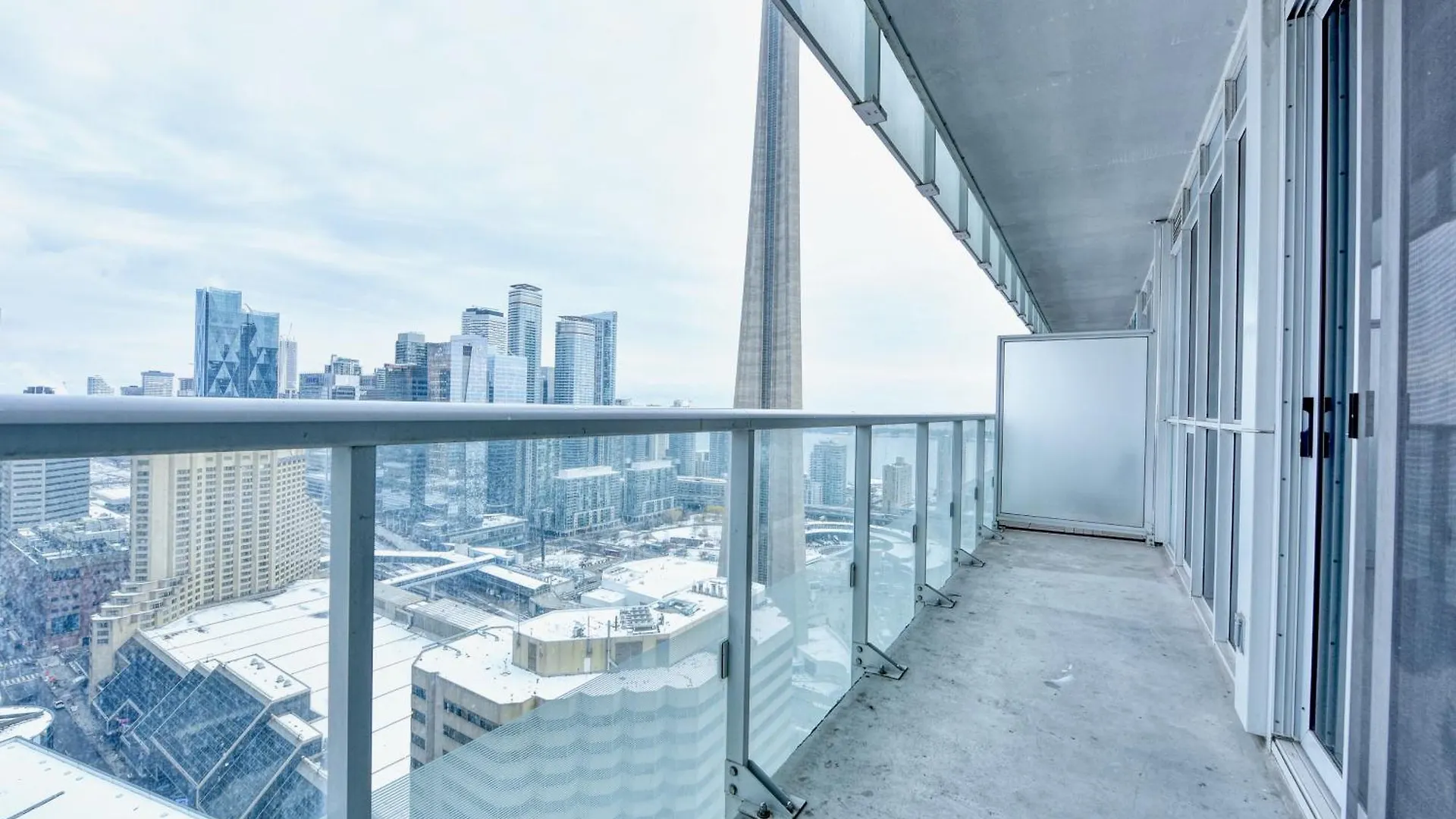 Cozy 2Br Condo With Cn Tower View トロント 0*,  カナダ